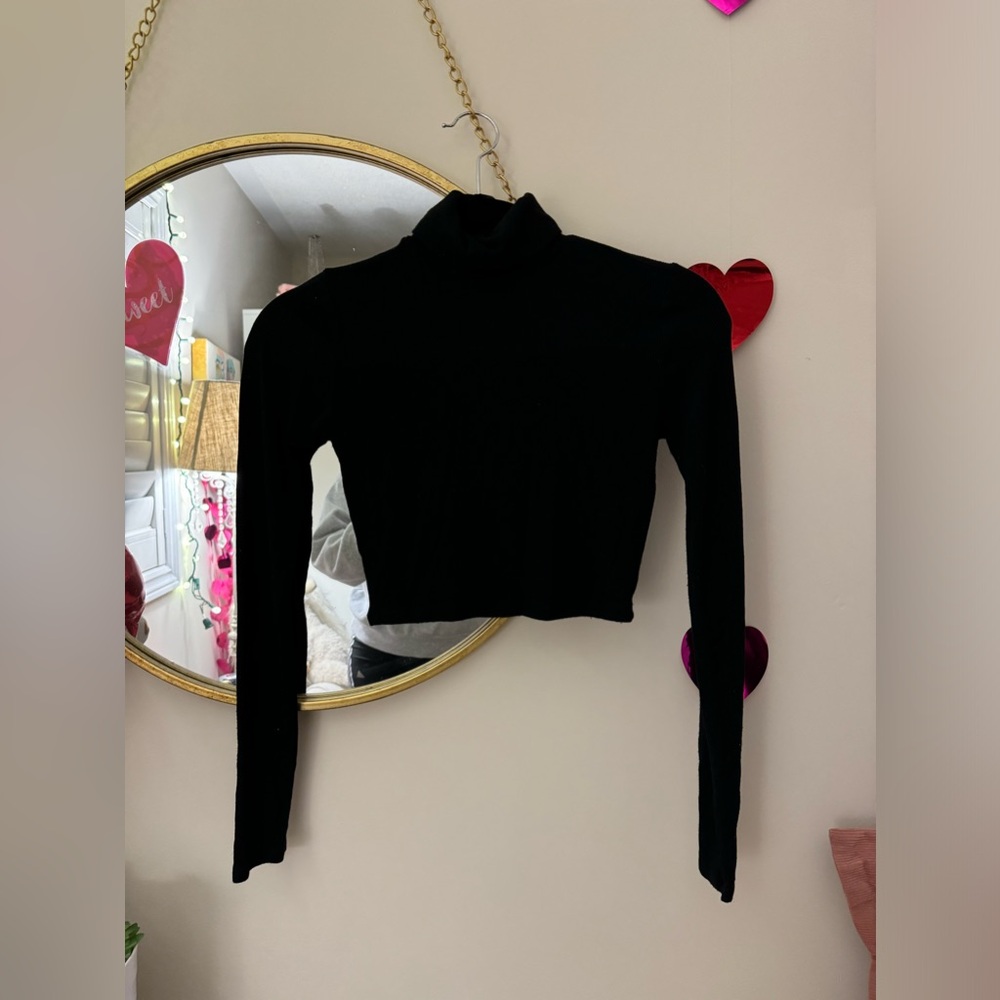 Cropped turtleneck